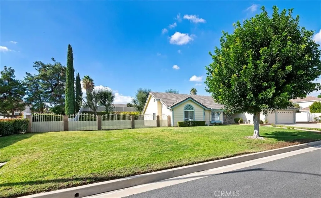 11691 Knoll Vista, Moreno Valley, California 92555 home-pic-4